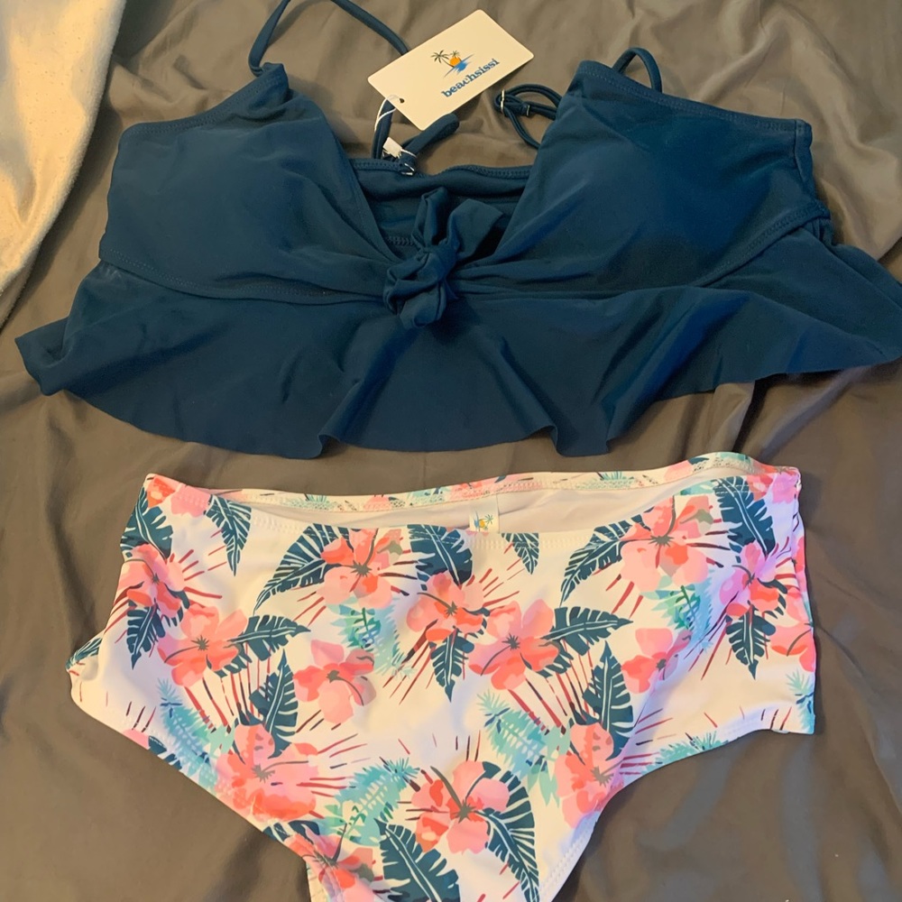 Large Beach Sissi Floral Bikini Set NWT